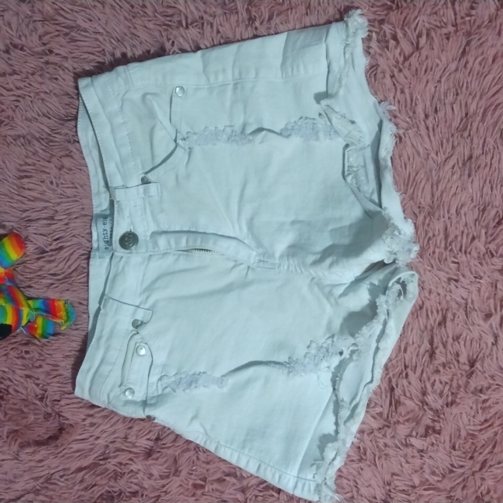 Juniors size 9 white distressed stretch shorts